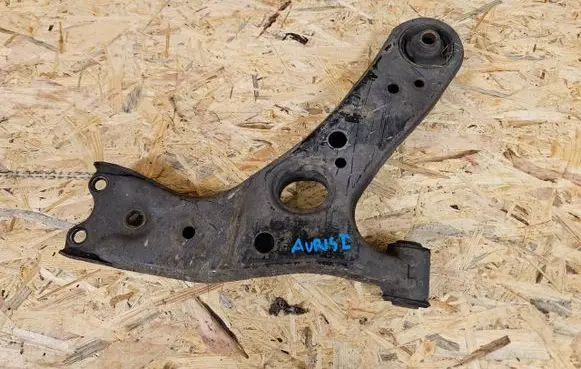 Toyota Auris 150 Front lower control arm/wishbone 48069-02130