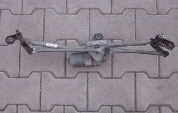 Audi A4 S4 B7 8E 8H Front wiper linkage and motor 8H1955023B