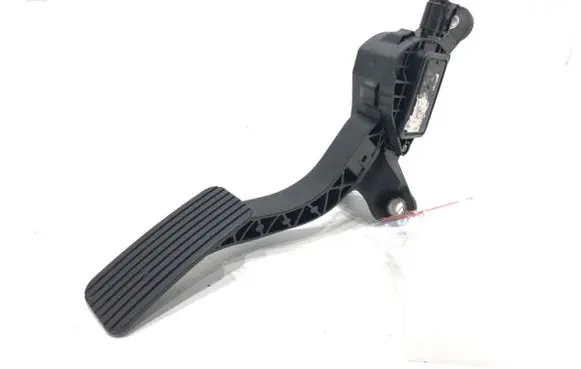 Accelerator throttle pedal