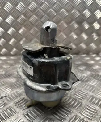 Engine mount bracket