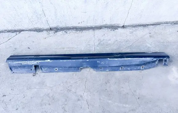 BMW 8 E31 Sill/side skirt trim 51718108391