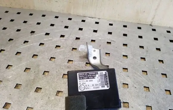 Toyota Avensis T270 Door central lock control unit/module 8978005050