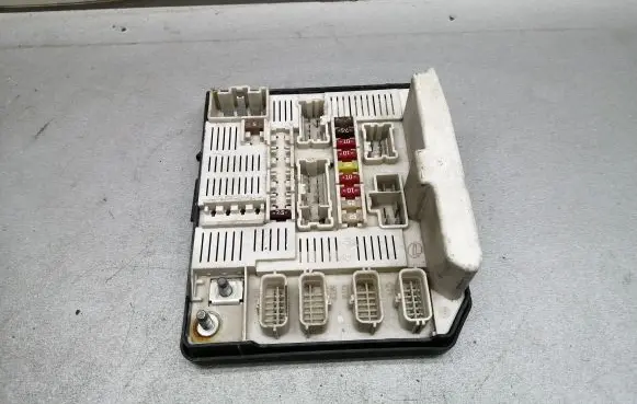 Renault Scenic II - Grand scenic II Fuse module 8200481866F