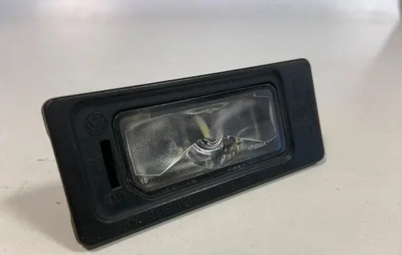Audi A4 S4 B9 Number plate light 5NA943021