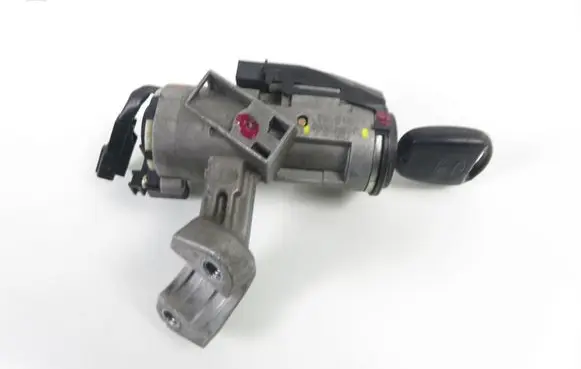 Toyota Corolla E120 E130 Ignition lock 45020024