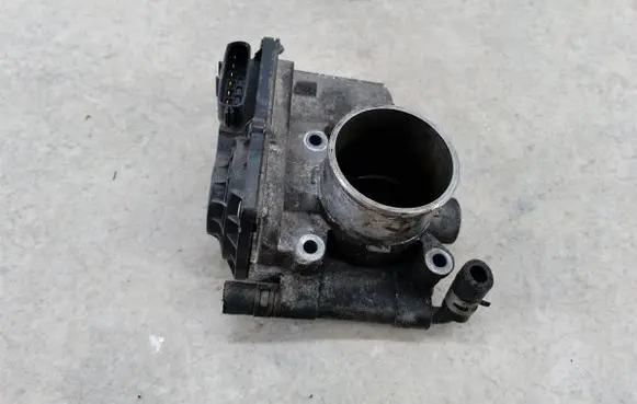 Mazda 5 Throttle body valve RF7J136B0C
