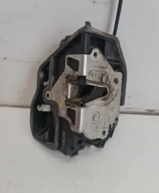 BMW X3 E83 Front door lock 7154628