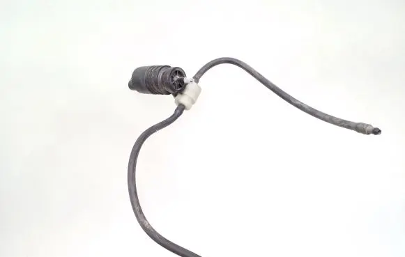 Volkswagen Golf IV Windscreen/windshield washer pump