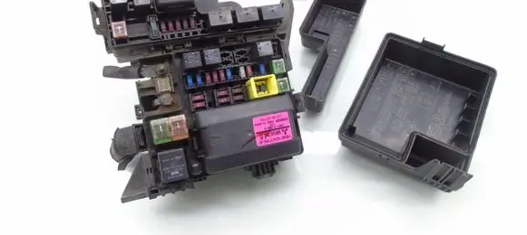 Mitsubishi Grandis Fuse box set MR587816
