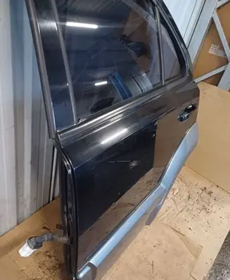 KIA Sorento Rear door