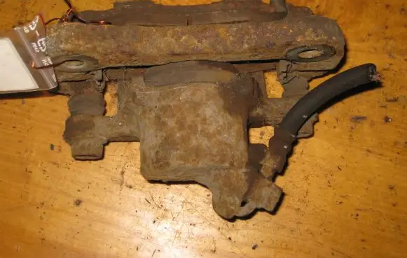 Mitsubishi Colt Front brake caliper
