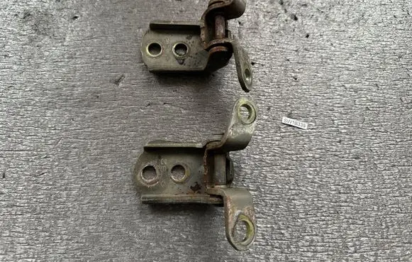 Nissan Patrol Y61 Rear door hinge set 824212J000 824202J000