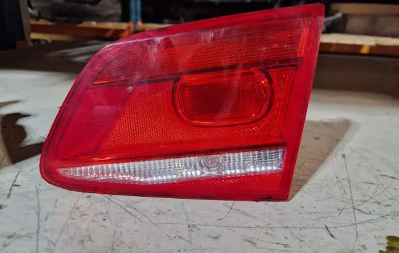 Volkswagen PASSAT B7 Tailgate rear/tail lights 3AE945094J