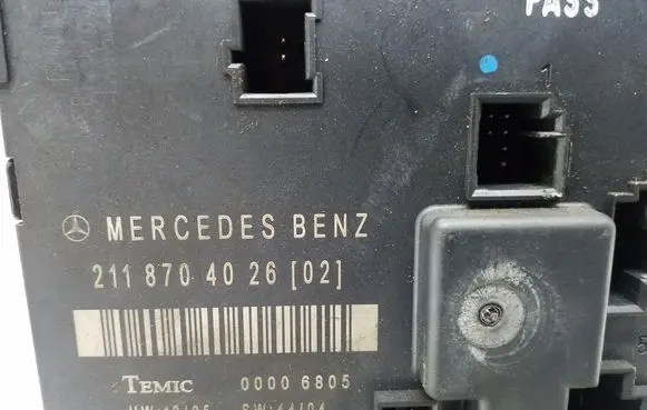 Mercedes-Benz E W211 Door control unit/module 2118704026