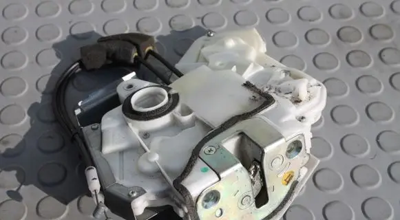 Honda Insight Rear door lock