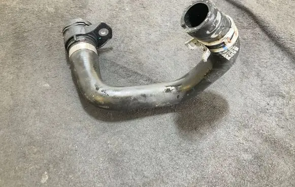 Volvo XC40 Engine coolant pipe/hose