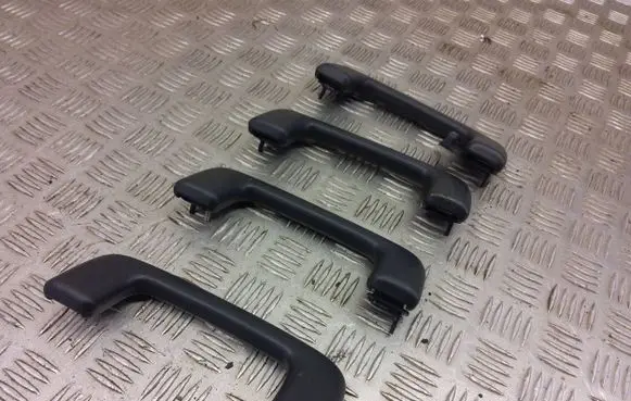 Mitsubishi Outlander A set of handles for the ceiling 