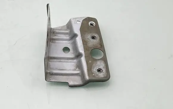 Nissan Qashqai Fender mounting bracket F3180BR0MA