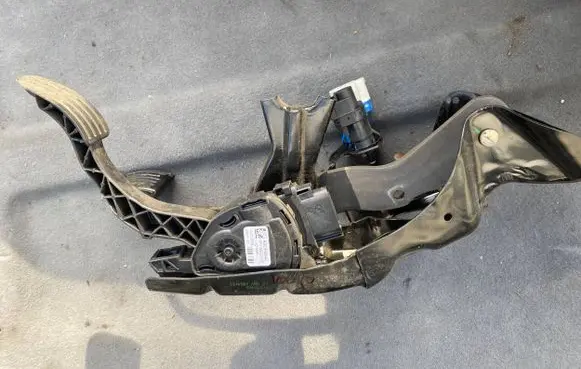 Volvo V70 Brake pedal 31202466 6G929F836AD