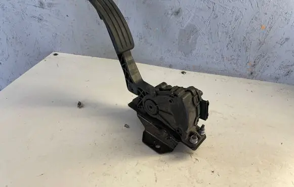 Dacia Sandero Accelerator throttle pedal 8200386506D 6PV00908502
