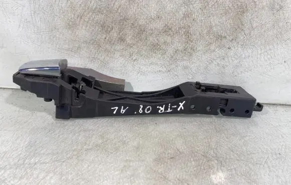 Nissan X-Trail T31 Rear door exterior handle/bracket 