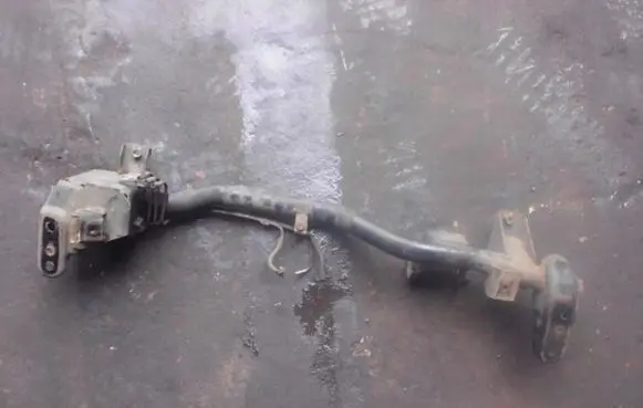 Mitsubishi Pajero Pinin Engine mounting bracket