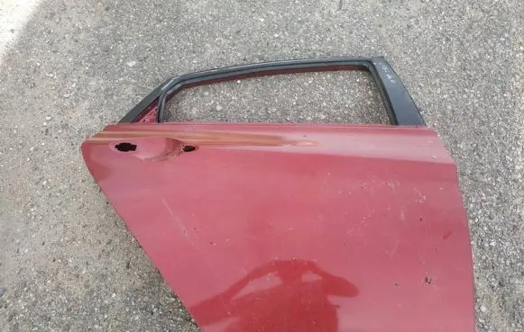 Hyundai Sonata Rear door raudonos