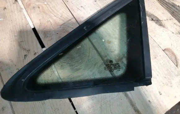 Volkswagen Caddy Front triangle window/glass 
