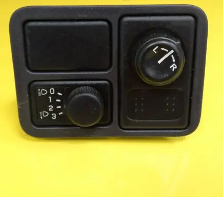 Nissan Almera N16 Wing mirror switch 37024A