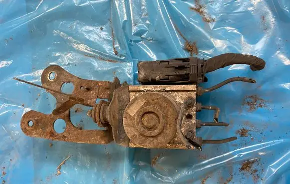 Volkswagen Caddy ABS Pump 2K0907379B 00009496D1