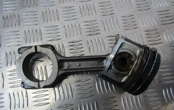 Fiat Doblo Piston with connecting rod