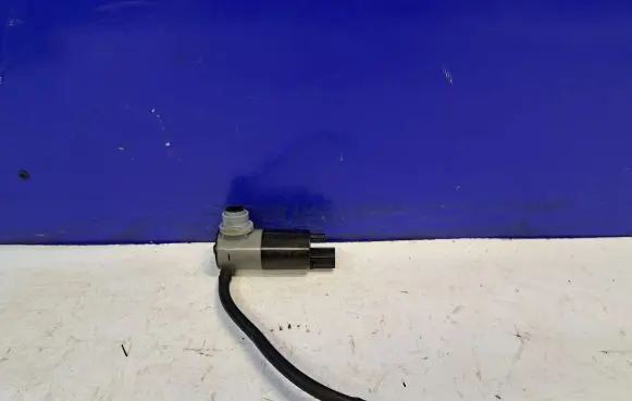Jaguar F-Type Windscreen/windshield washer pump 141017A 1009860