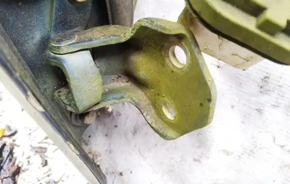 Mazda Xedos 6 Front door upper hinge
