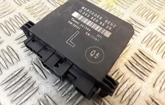 Mercedes-Benz C W203 Door control unit/module 2038206526 A2038206526