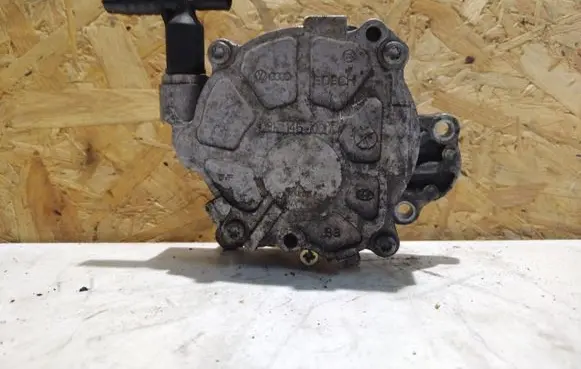 Volkswagen Touran I Vacuum pump 03L145100F