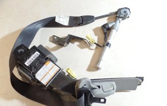 Honda FR-V Front seatbelt 6090754