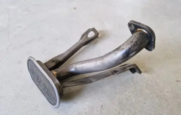 Toyota Hilux (AN10, AN20, AN30) Oil sump strainer pipe 