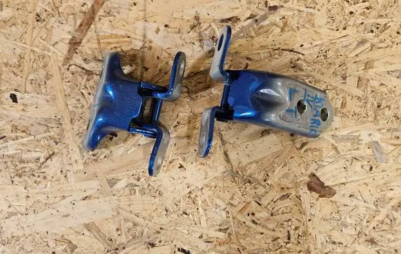 Rear door hinge set