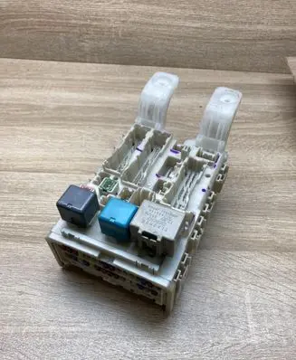 Toyota Prius (XW20) Fuse module 8273047290 701245338