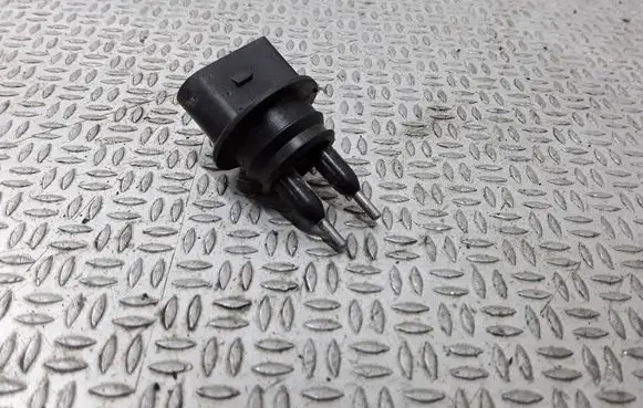 Volkswagen PASSAT B5.5 Windshield washer fluid level sensor 95VW17K656AA 7M0919376