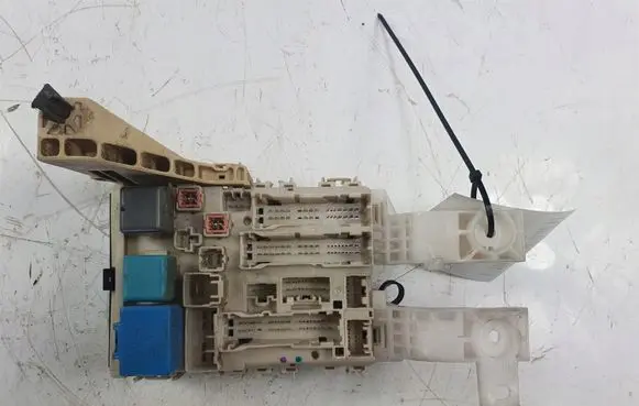Toyota Yaris Fuse box set 82730-52700