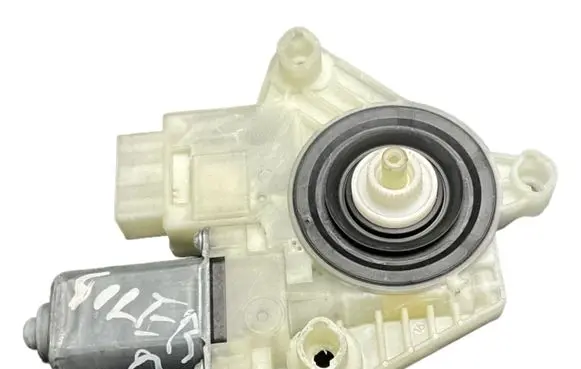 Seat Toledo IV (NH) Rear door window regulator motor 5JA959812L