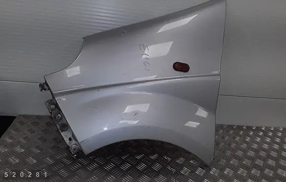 Opel Vivaro Fender 