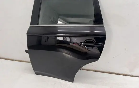 Mitsubishi Outlander Rear door 