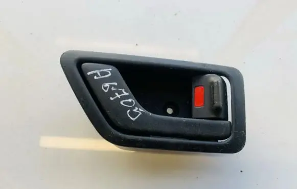 Hyundai Getz Front door interior handle 82621tb010 82621-tb010