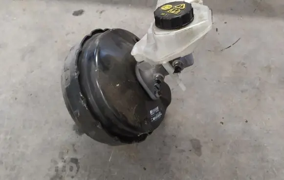 Volvo S60 Brake booster 31329895