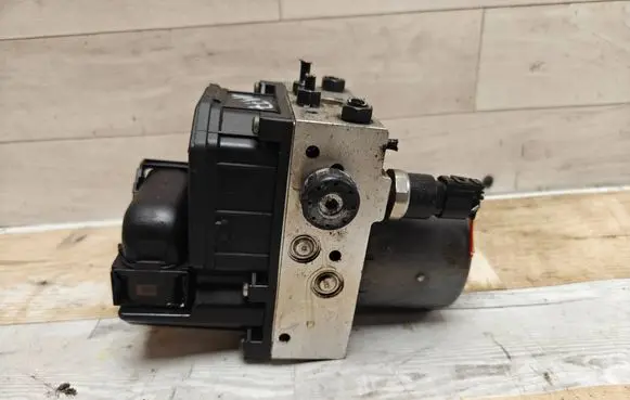 Volkswagen PASSAT B5.5 ABS Pump 0265950055 ESP0124C 386229