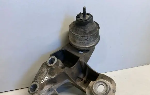 Audi A4 S4 B5 8D Engine mounting bracket 4B0199351B