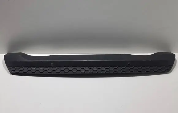Rear bumper trim bar molding