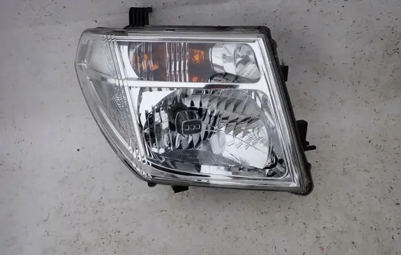 Nissan Navara D40 Headlight/headlamp